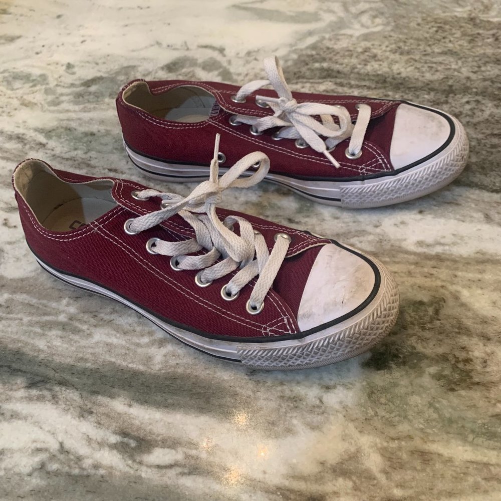 Converse Low Top | Burgundy | Size W7M5